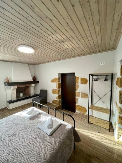 Villa Eftychia Serene Getaway With Hot Tub In A Quiet Location Кісамос Екстер'єр фото