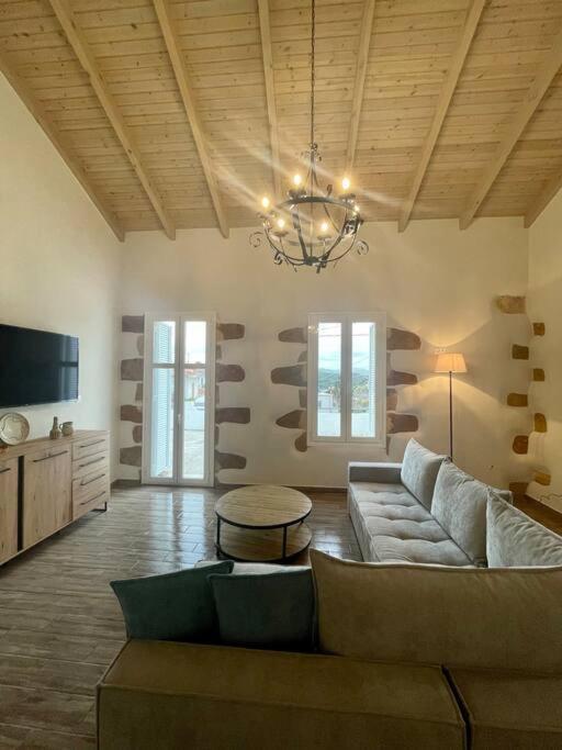 Villa Eftychia Serene Getaway With Hot Tub In A Quiet Location Кісамос Екстер'єр фото