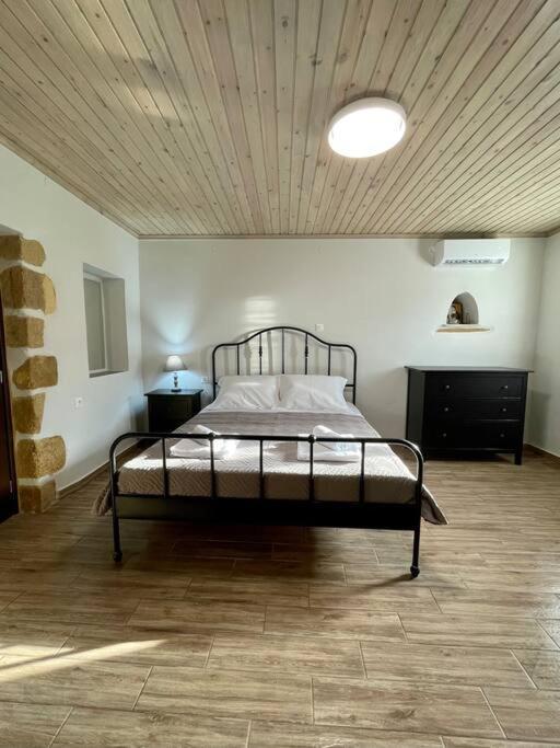 Villa Eftychia Serene Getaway With Hot Tub In A Quiet Location Кісамос Екстер'єр фото