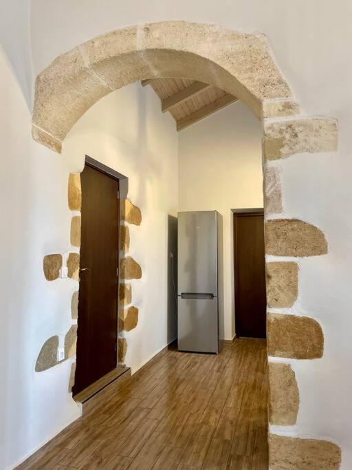 Villa Eftychia Serene Getaway With Hot Tub In A Quiet Location Кісамос Екстер'єр фото
